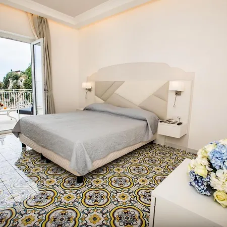 Отель Le Rocce - Agerola, Amalfi Coast 4*